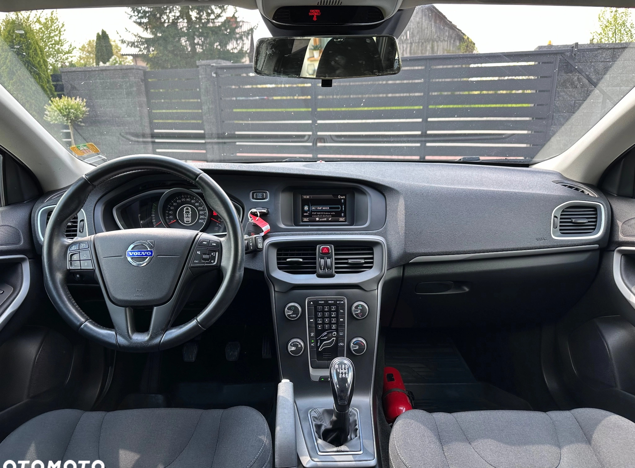 Volvo V40 cena 42500 przebieg: 170000, rok produkcji 2014 z Kraków małe 742